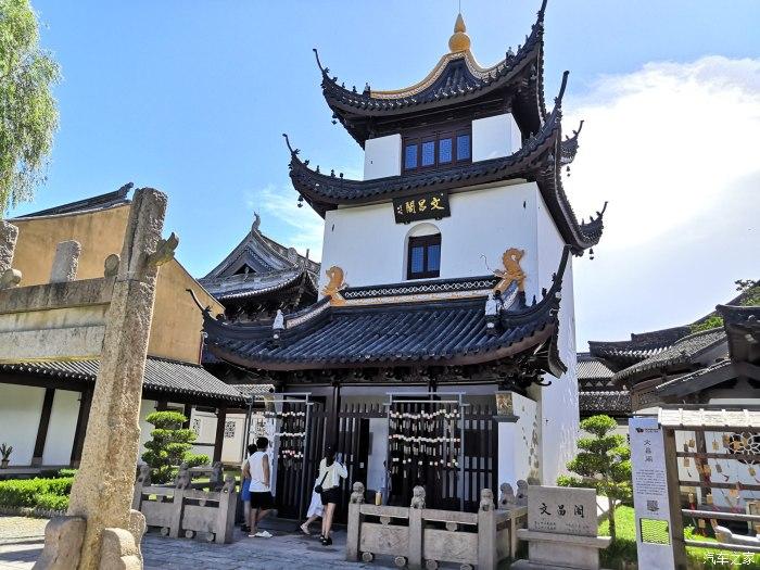 《诗行重庆》开机 邀请单霁翔探寻重庆文化